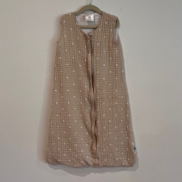 Little Unicorn Other - Little Unicorn 2-way Zipper Muslin Sleep Bag Wearable Blanket in Taupe Cross XL